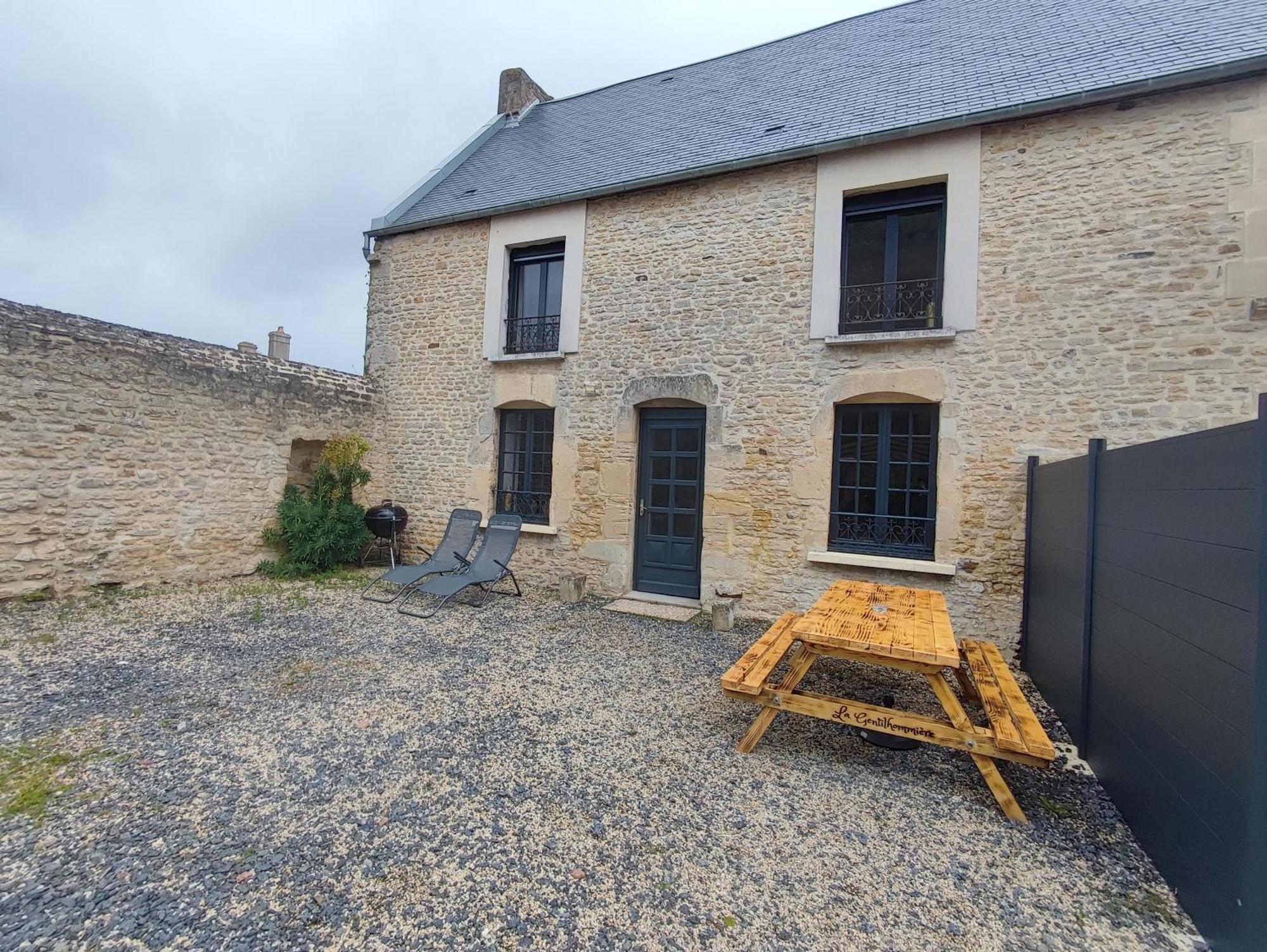 Le Domaine De La Gentilhommiere Situee Entre Bayeux Et Arromanches Les Bains Манвьё Экстерьер фото