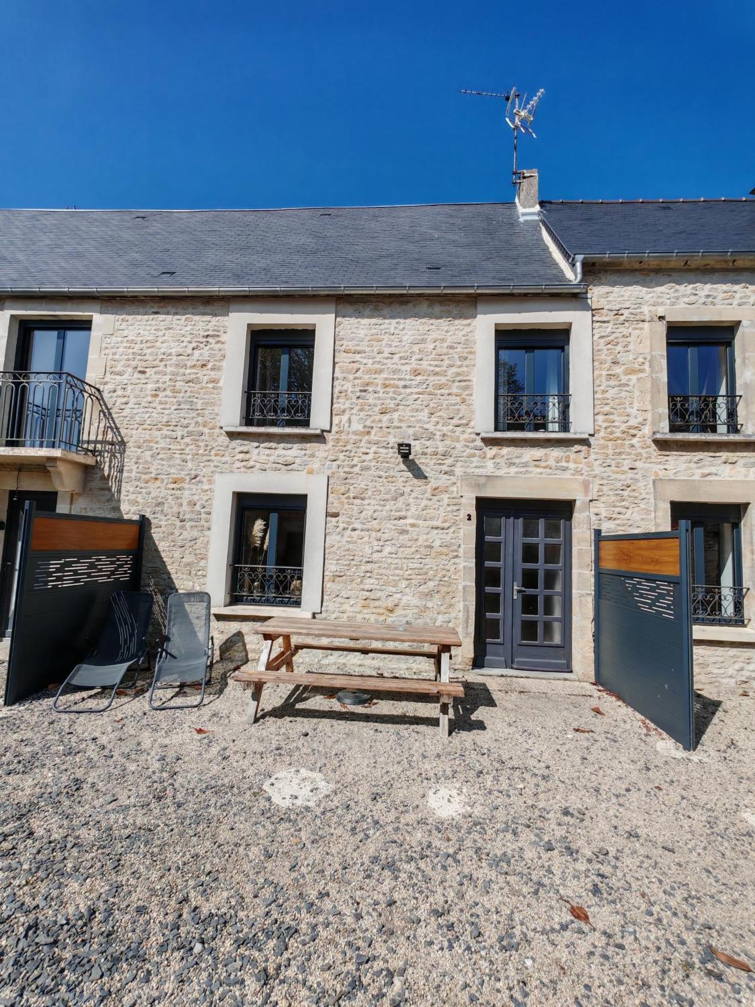 Le Domaine De La Gentilhommiere Situee Entre Bayeux Et Arromanches Les Bains Манвьё Экстерьер фото